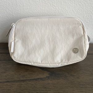Lululemon Everywhere Belt Bag